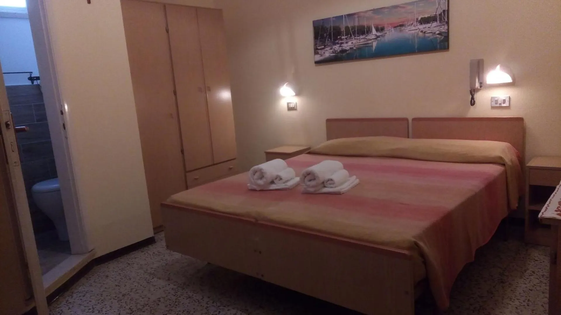 Hotel Carmen Viserba 0*, Viserbella di Rimini